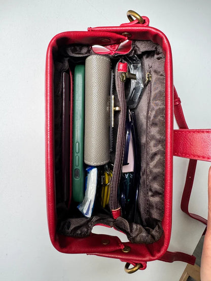 Vintage Crossbody Bag – Snap-Top Frame — Red, open organised interior | BTendance
