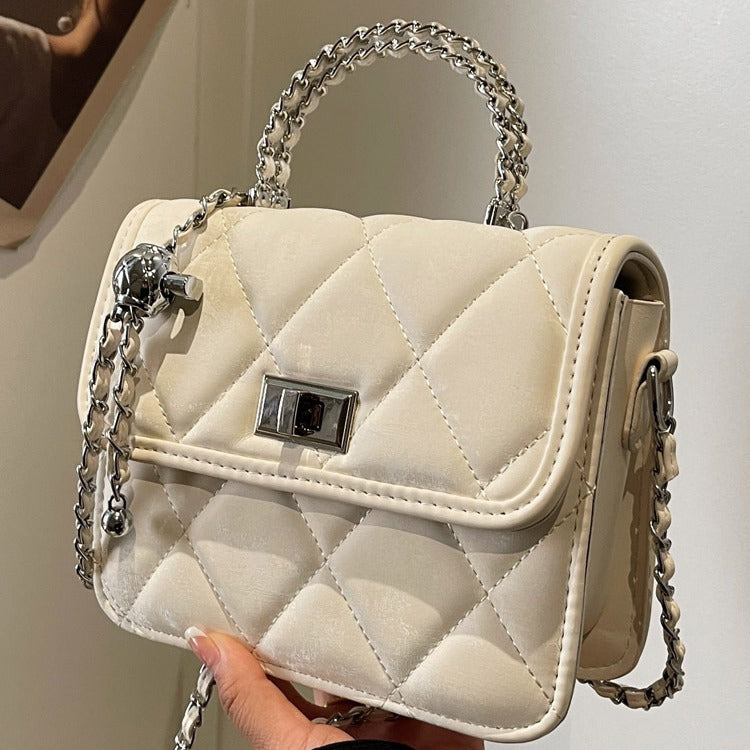 Sac  avec chaîne décorative