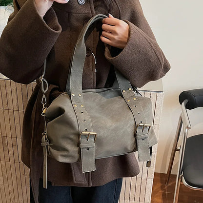 Buckle detail shoulder bag – Grey green bag held by its handles | BTendance