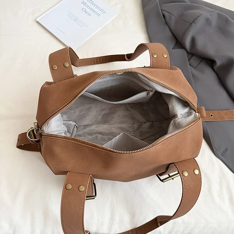 Buckle detail shoulder bag – Tan bag opened to show lining and pockets | BTendance
