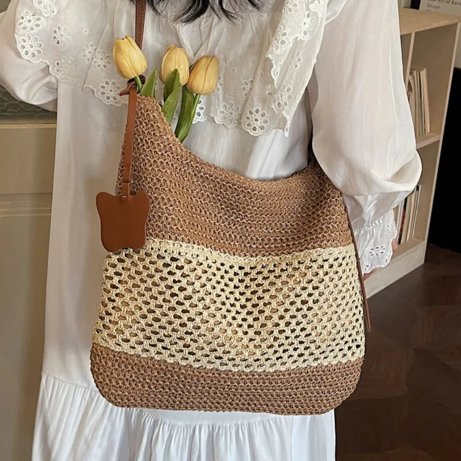 Open weave striped shoulder bag – Brown and cream bag worn with a white blouse | BTendance