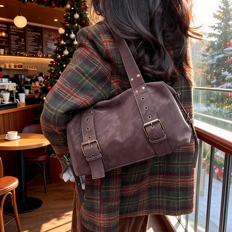 Buckle detail shoulder bag – Brown bag worn with a checked coat | BTendance