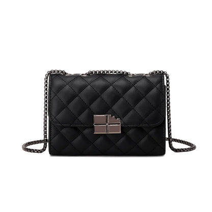 Quilted chain strap crossbody bag – Black bag on white background | BTendance