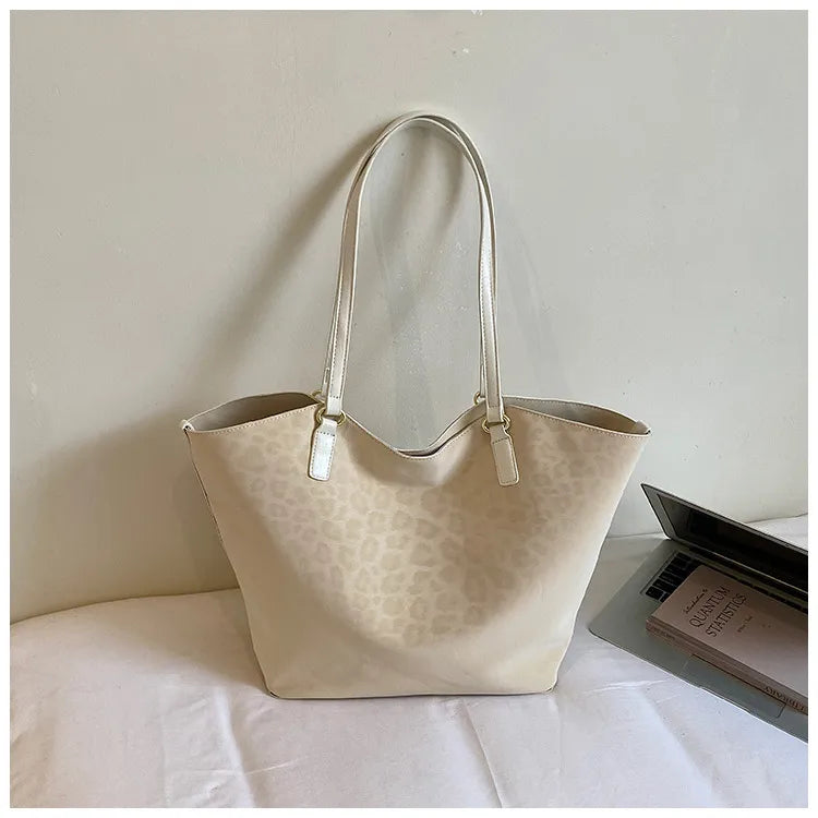 Leopard texture shoulder tote bag – Cream bag, front view | BTendance