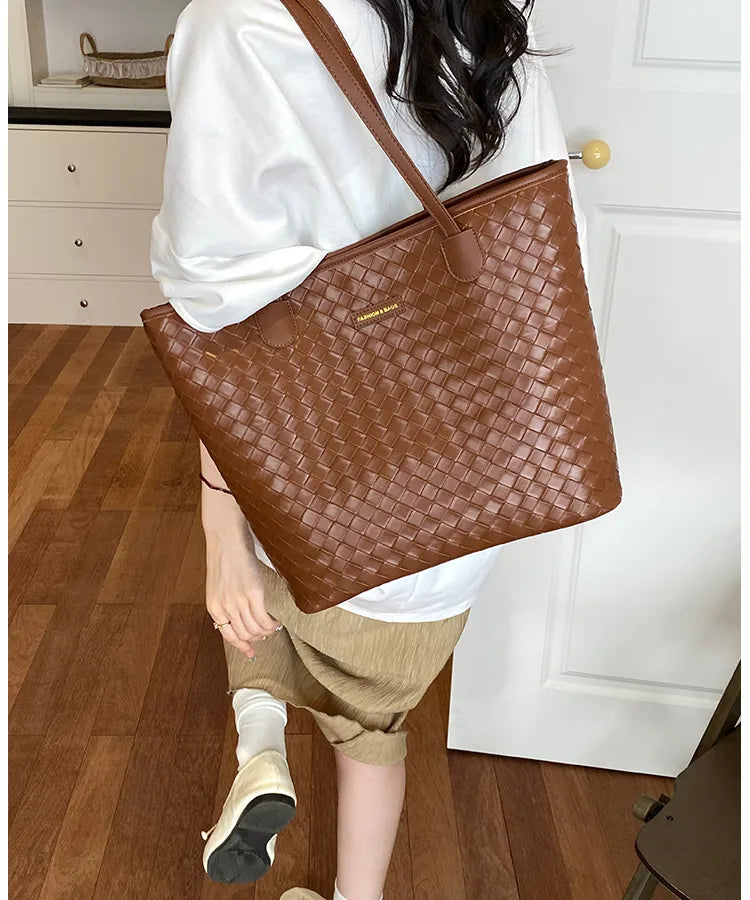 Woven texture shoulder tote bag – Tan tote carried at the side | BTendance
