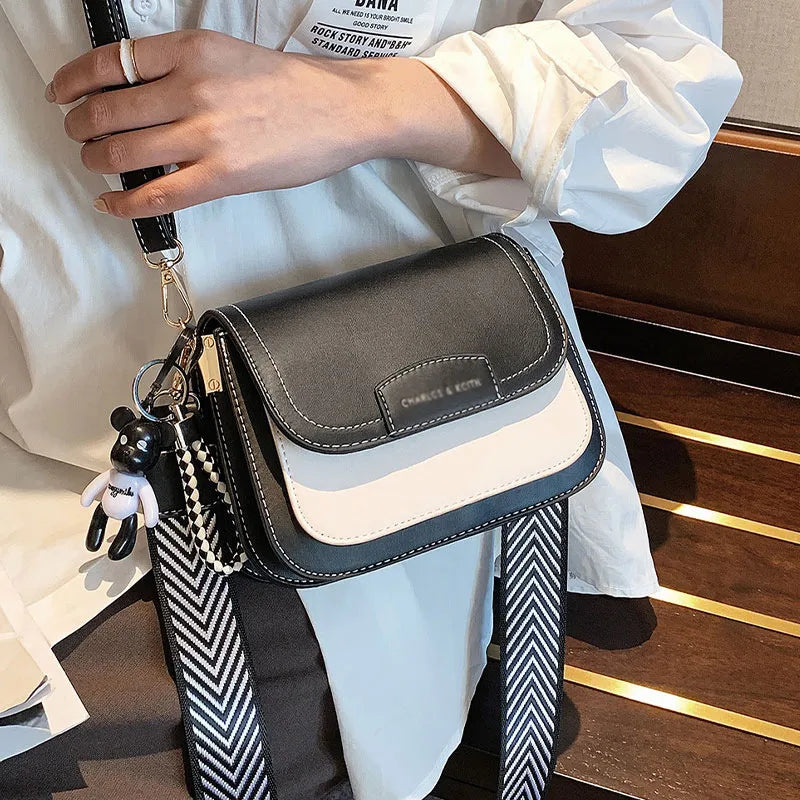 Colour block crossbody bag with patterned strap – Black and cream bag worn with a white shirt | BTendance