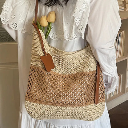 Open weave striped shoulder bag – Cream and tan bag worn with a white blouse | BTendance