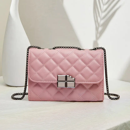 Quilted chain strap crossbody bag – Pink bag displayed on a table | BTendance