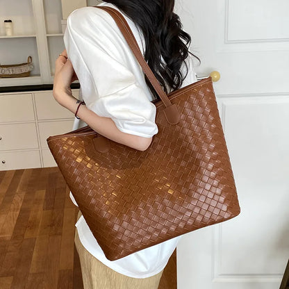 Woven texture shoulder tote bag – Tan tote worn on the shoulder | BTendance