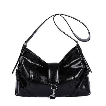 Glossy shoulder bag with central strap and metal clip — black on white background | BTendance