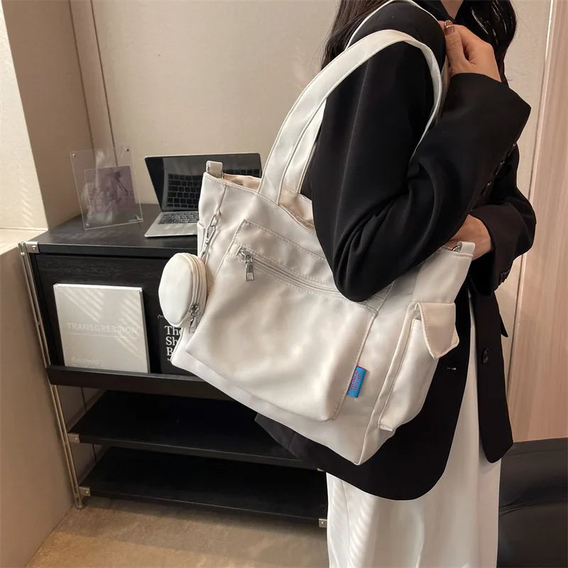 Pocket tote bag with round pouch – Cream bag worn on the shoulder | BTendance