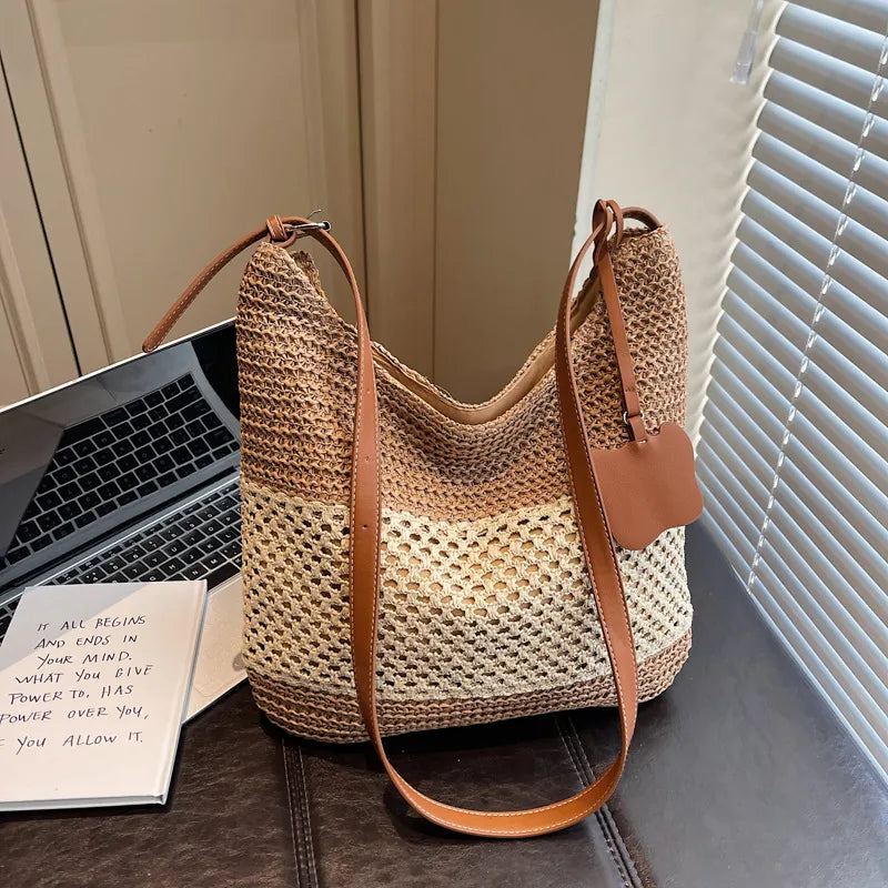 Open weave striped shoulder bag – Brown and cream bag on a desk | BTendance