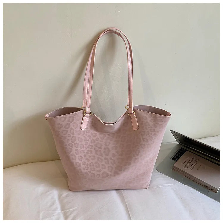 Leopard texture shoulder tote bag – Pink bag, front view | BTendance