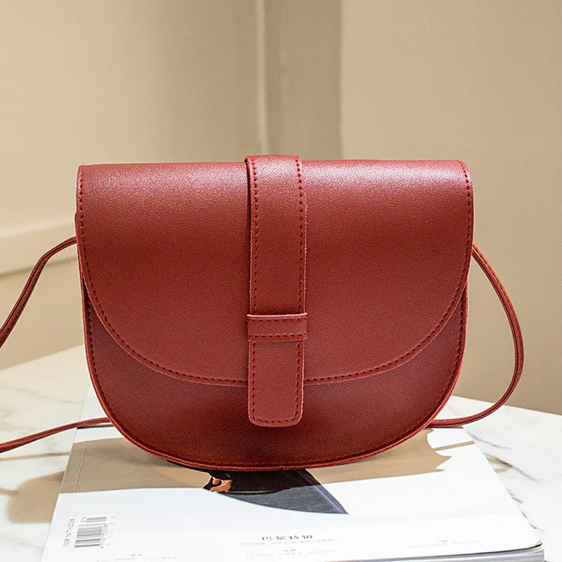 Rounded flap crossbody bag – Red bag, front view | BTendance