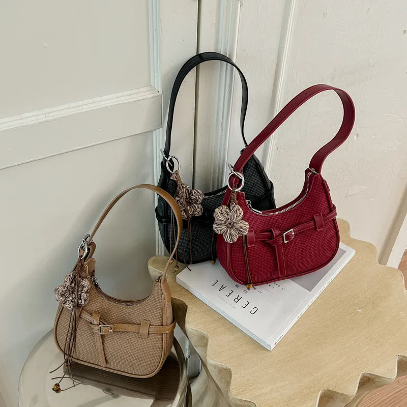 Buckle shoulder bag with floral charm – Beige, black and red bags on display | BTendance