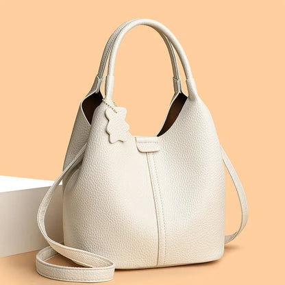 Bucket handbag with shoulder strap and bear charm – Ivory bag on peach background | BTendance