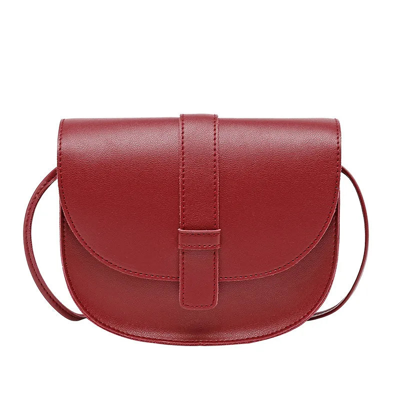 Rounded flap crossbody bag – Red bag on white background | BTendance