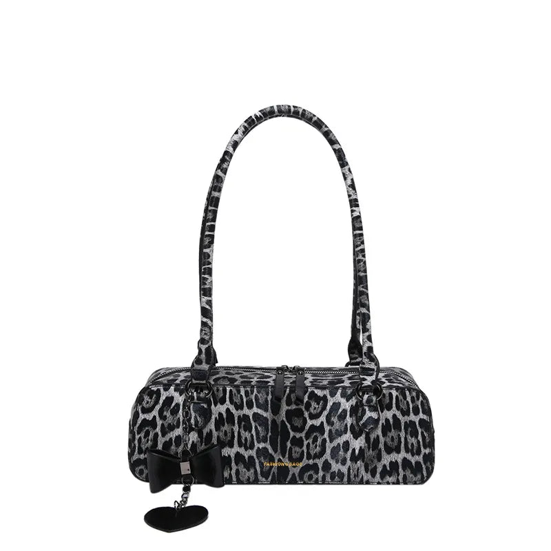 Leopard print shoulder bag with heart charm – Grey leopard bag, front view | BTendance