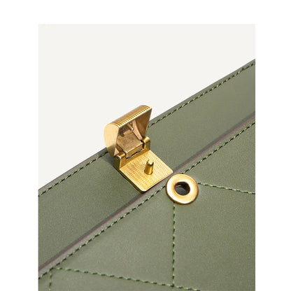 Geometric stitched chain shoulder bag – Close view of gold tone clasp and stitching | BTendance