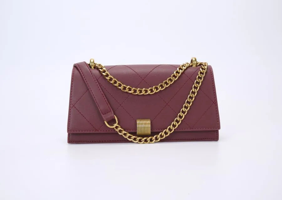 Geometric stitched chain shoulder bag – Burgundy bag with chain resting in front | BTendance