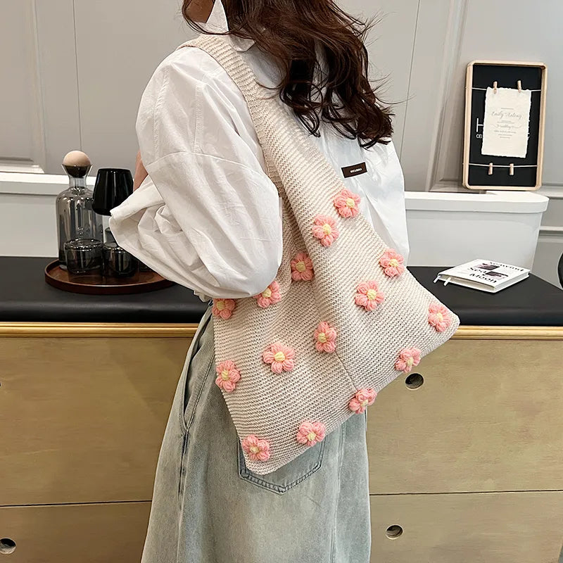 Flower applique knit shoulder tote – Pink flower tote worn on the shoulder | BTendance