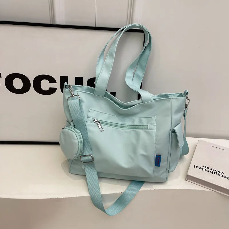 Pocket tote bag with round pouch – Mint bag with round pouch on display | BTendance