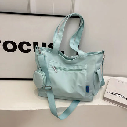 Pocket tote bag with round pouch – Mint bag with round pouch on display | BTendance