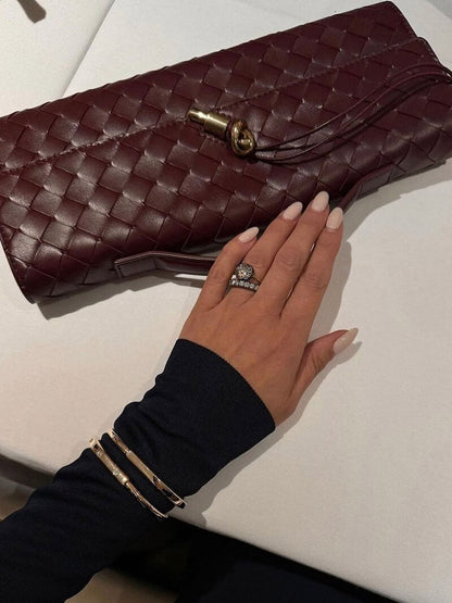 Woven Vegan Leather Baguette Bag – Bianca Gold-Tone Toggle — Wine Red, fastening close-up | BTendance